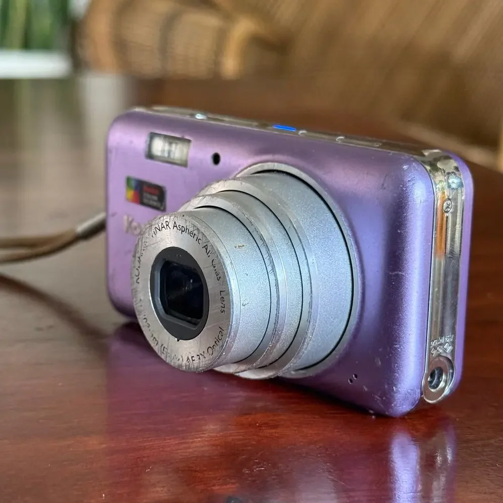 Kodak EasyShare V1003 Digital Camera purple 10MP 3X Optical Zoom Retinar Lens